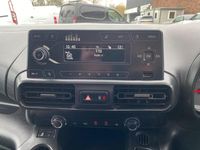 Used Vauxhall Combo Edition 100 HP (73 kW) 2021 White MPV