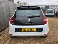 Used Renault Twingo Dynamique 70 HP (51 kW) 2016 White Hatchback
