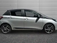Usado Toyota Yaris 111 HP (81 kW) 2020 Prateado Citadino