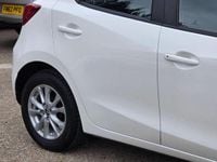 Used Mazda 2 90 HP (66 kW) 2016 White Hatchback