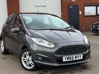 Begagnad Ford Fiesta Zetec 2016 Grå Halvkombi