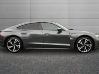 Usado Audi e-tron GT quattro Design 389 kW (530 HP) 2023 Cinzento Sedan