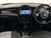 Używany Mini Cooper Classic 136 KM (100 kW) 2023 Srebrny Hatchback