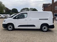 Second-hand Vauxhall Combo Edition 130 CP (95 kW) 2021 Alb Monovolum