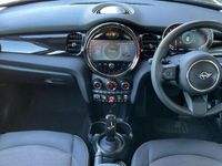 Usado Mini Cooper Classic 134 HP (98 kW) 2023 Preto Citadino