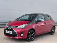 Begagnad Toyota Yaris Design 99 HK (72 kW) 2016 Röd Halvkombi
