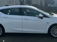 Used Vauxhall Astra Elite 108 HP (79 kW) 2016 White Hatchback