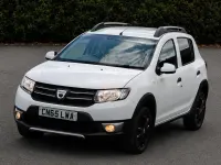 Used Dacia Sandero Lauréate 90 HP (66 kW) 2015 White Hatchback