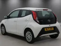 Usado Toyota Aygo X-play 71 HP (52 kW) 2021 Branco Citadino