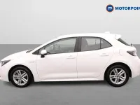 Used Toyota Corolla 122 HP (89 kW) 2021 White Hatchback