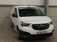 Second-hand Vauxhall Combo 100 CP (73 kW) 2024 Alb Monovolum