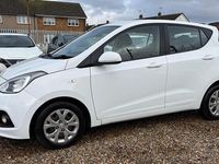 Usado Hyundai i10 SE 66 HP (48 kW) 2016 Branco Citadino