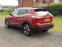 Used Nissan Qashqai N-Connecta 110 HP (80 kW) 2017 Red SUV