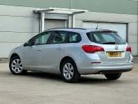 Used Vauxhall Astra Design Edition 115 HP (84 kW) 2014 Silver Estate
