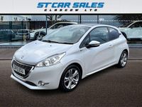 Used Peugeot 208 Style 82 HP (60 kW) 2015 White Hatchback