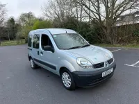 Usado Renault Kangoo Authentique 106 HP (77 kW) 2009 Cinzento Monovolume