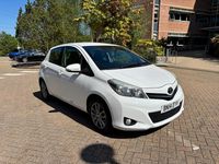 Używany Toyota Yaris Plus 99 KM (72 kW) 2014 Biały Hatchback