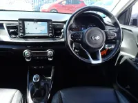 Used Kia Rio 99 HP (72 kW) 2017 Blue Hatchback