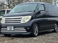 Usado Nissan Elgrand 2022 Negro Monovolumen
