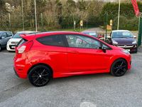 Used Ford Fiesta Zetec 140 HP (102 kW) 2015 Red Hatchback