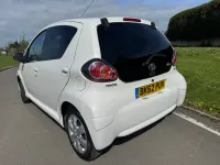 Usado Toyota Aygo 2012 Branco Citadino