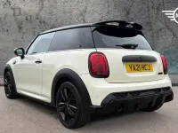 Begagnad Mini Cooper Hatch 134 HK (98 kW) 2021 Vit Halvkombi