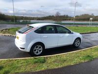 Begagnad Ford Focus Sport 2011 Vit Halvkombi