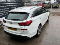 Used Hyundai i30 SE 140 HP (102 kW) 2017 White Estate