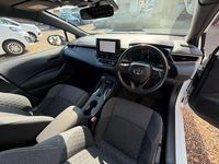 Używany Toyota Corolla 140 KM (102 kW) 2023 Biały Van