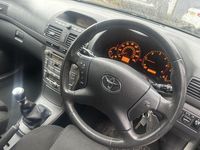 Usado Toyota Avensis T3 2005 Plateado Utilitario
