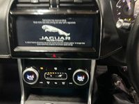 Begagnad Jaguar XE R-Dynamic 180 HK (132 kW) 2019 Svart Sedan