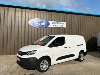 Gebraucht Peugeot Partner 100 PS (73 kW) 2022 Weiß Van / Kleinbus