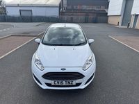 Begagnad Ford Fiesta Zetec 75 HK (55 kW) 2015 Vit Halvkombi