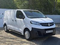 Second-hand Vauxhall Vivaro 100 CP (73 kW) 2023 Alb Monovolum