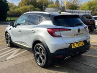 Begagnad Renault Captur Engineered 2024 Grå SUV