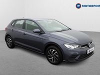 Begagnad VW Polo Life 2024 Grå Halvkombi