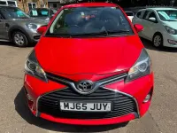 Used Toyota Yaris 99 HP (72 kW) 2015 Red Hatchback
