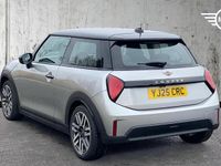 Begagnad Mini Cooper Classic 113 kW (154 HK) 2025 Silver Halvkombi