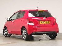 Używany Toyota Yaris 99 KM (72 kW) 2017 Czerwony Hatchback