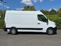 Used Nissan Interstar Tekna 135 HP (99 kW) 2022 White Van