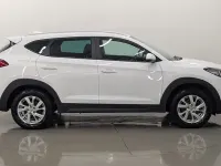 Used Hyundai Tucson SE 132 HP (97 kW) 2020 White SUV