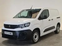 Begagnad Peugeot Partner Premium 100 HK (73 kW) 2023 Vit Minibuss