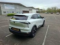 Używany Renault Symbioz Techno 140 KM (102 kW) 2025 Biały SUV