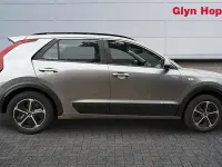 Gebraucht Kia Niro 129 PS (94 kW) 2025 Grau SUV