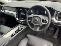 Usado Volvo V60 Plus 197 HP (144 kW) 2025 Vermelho Carrinha