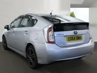 Used Toyota Prius 70 HP (51 kW) 2014 Silver Hatchback