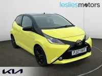 Second-hand Toyota Aygo X-cite 69 CP (50 kW) 2017 Galben Hatchback