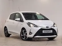 Used Toyota Yaris Hybrid 100 HP (73 kW) 2019 White Hatchback