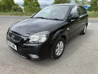 Usado Kia Rio 95 HP (69 kW) 2011 Preto Citadino