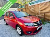 Usado Dacia Sandero Lauréate 75 CV (55 kW) 2013 Rojo Utilitario